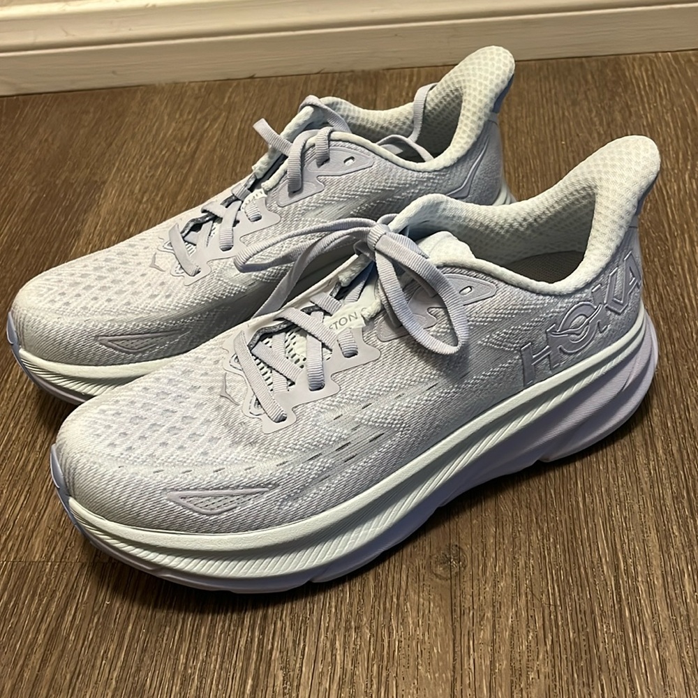 Hoka women’s Clifton 9 size 8.5. No box. Brand new. Excellent condition